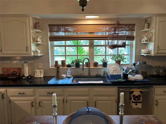 8420 SW 70th St, Miami FL 33143