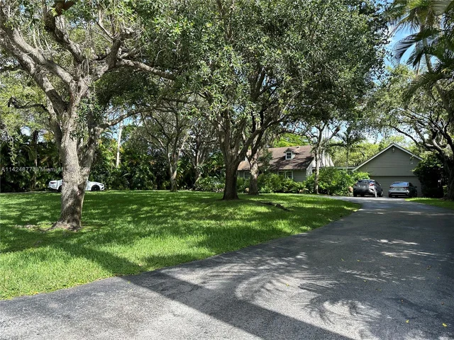 8420 SW 70th St, Miami FL 33143