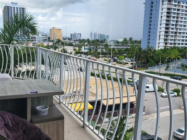 7601 E Treasure Dr # 611, North Bay Village FL 33141