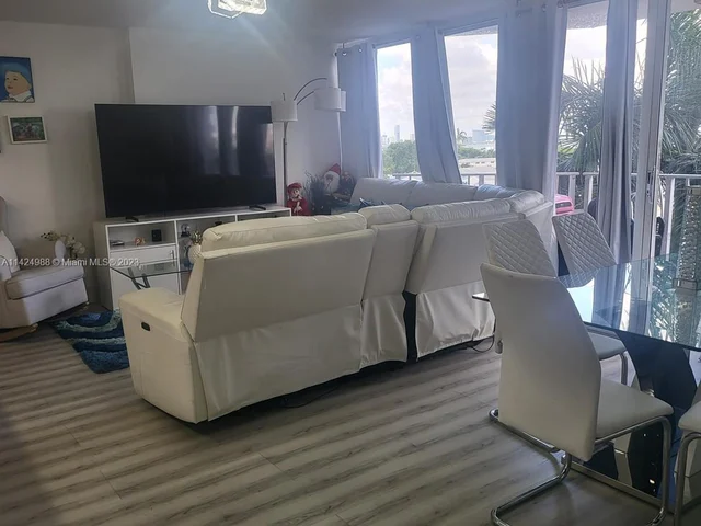 7601 E Treasure Dr # 611, North Bay Village FL 33141