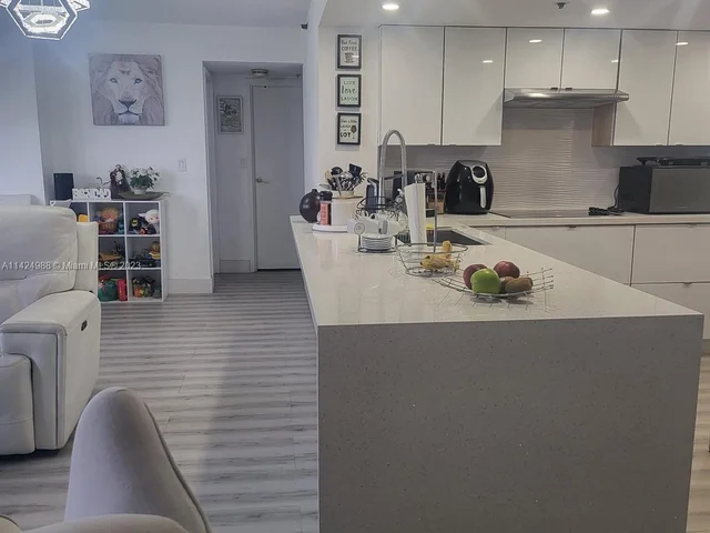 7601 E Treasure Dr # 611, North Bay Village FL 33141