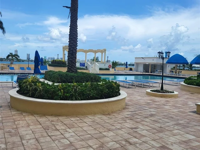 7601 E Treasure Dr # 611, North Bay Village FL 33141