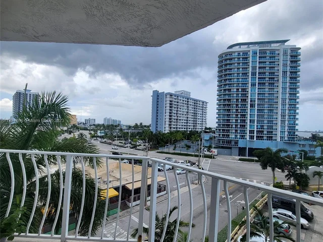 7601 E Treasure Dr # 611, North Bay Village FL 33141