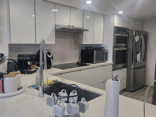 7601 E Treasure Dr # 611, North Bay Village FL 33141