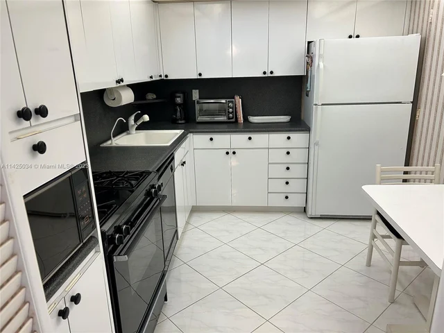 2030 S Ocean Dr # 1805, Hallandale Beach FL 33009