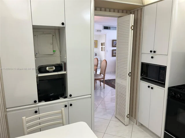 2030 S Ocean Dr # 1805, Hallandale Beach FL 33009