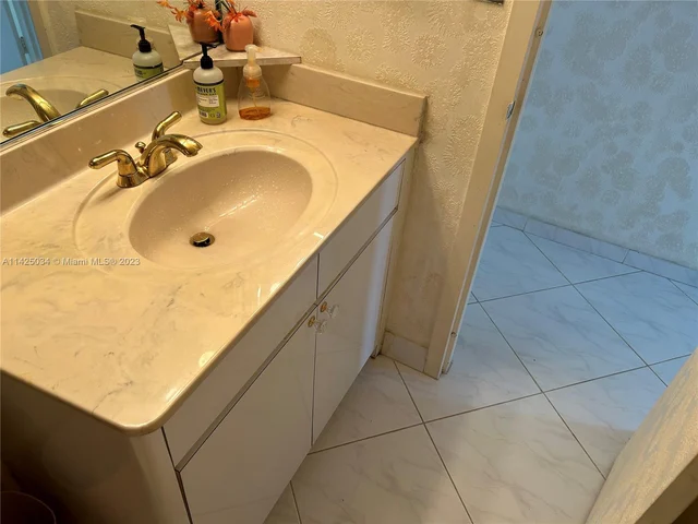 2030 S Ocean Dr # 1805, Hallandale Beach FL 33009