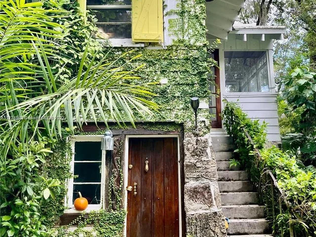 10005 Banyan Dr, Coral Gables FL 33156