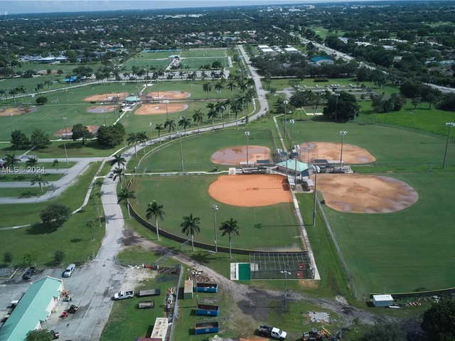 4431 Estates Rd, Davie FL 33328