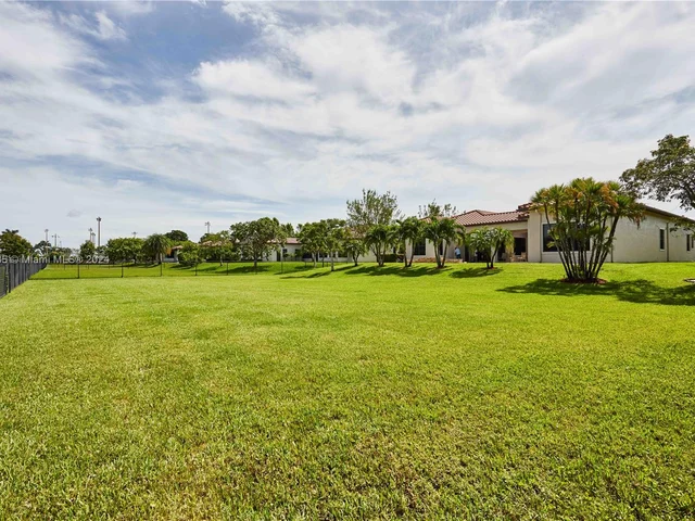 4431 Estates Rd, Davie FL 33328