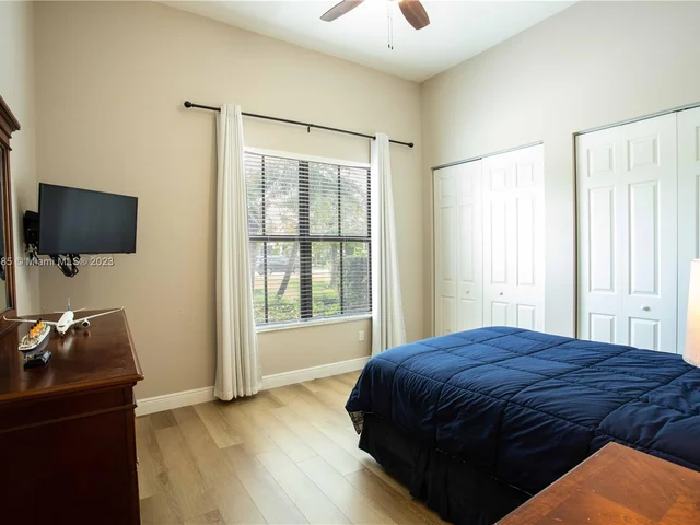 4431 Estates Rd, Davie FL 33328