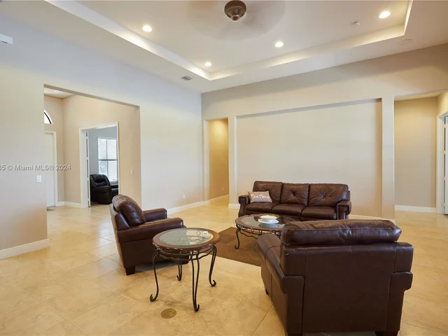 4431 Estates Rd, Davie FL 33328