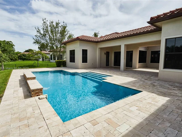 4431 Estates Rd, Davie FL 33328