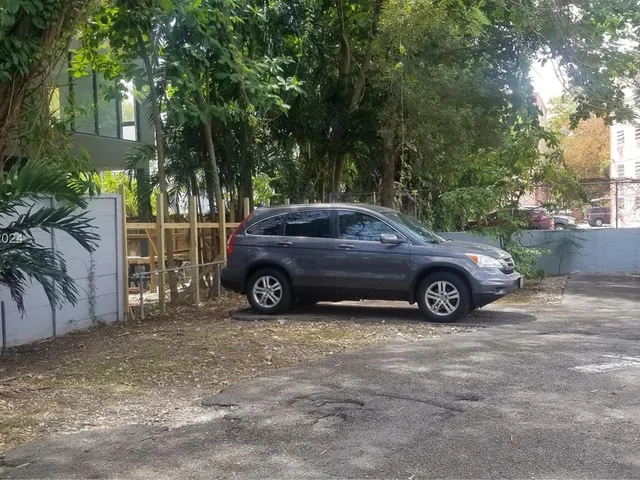 2920 SW 28th Ter # 304, Miami FL 33133