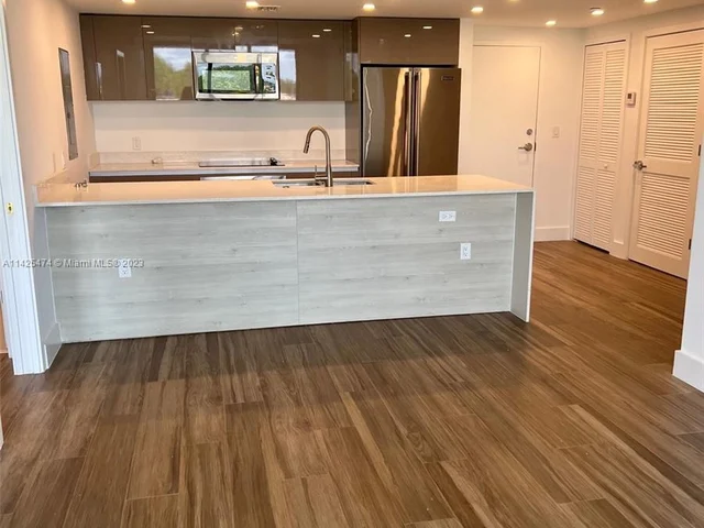 13800 Highland Dr # 303, North Miami Beach FL 33181