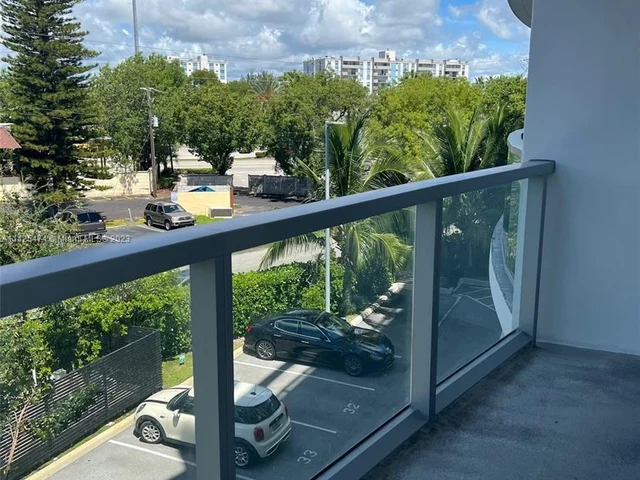 13800 Highland Dr # 303, North Miami Beach FL 33181