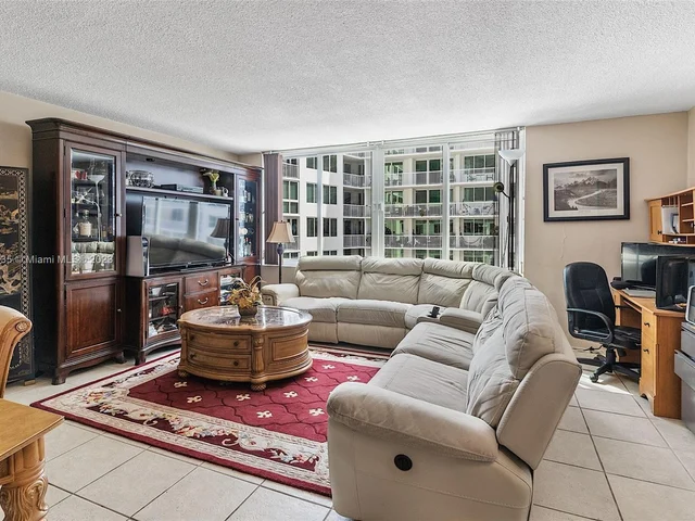 5401 Collins Ave # 340, Miami Beach FL 33140