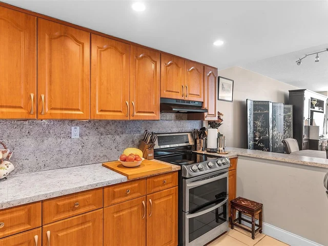 5401 Collins Ave # 340, Miami Beach FL 33140