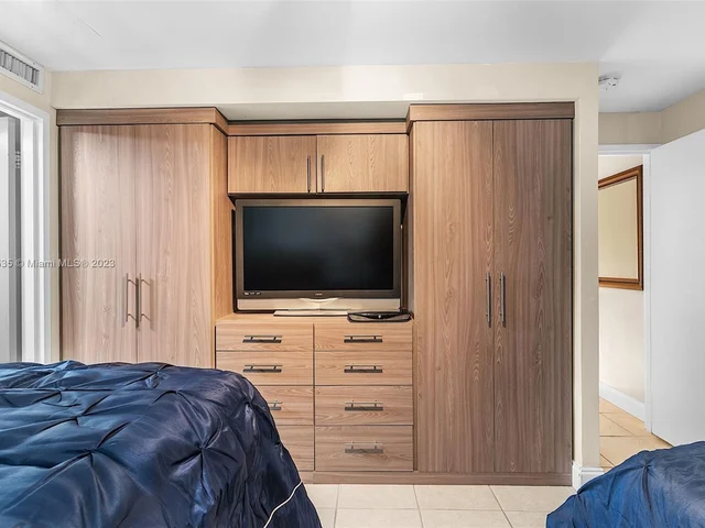 5401 Collins Ave # 340, Miami Beach FL 33140