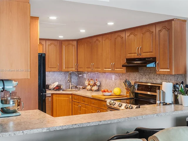 5401 Collins Ave # 340, Miami Beach FL 33140