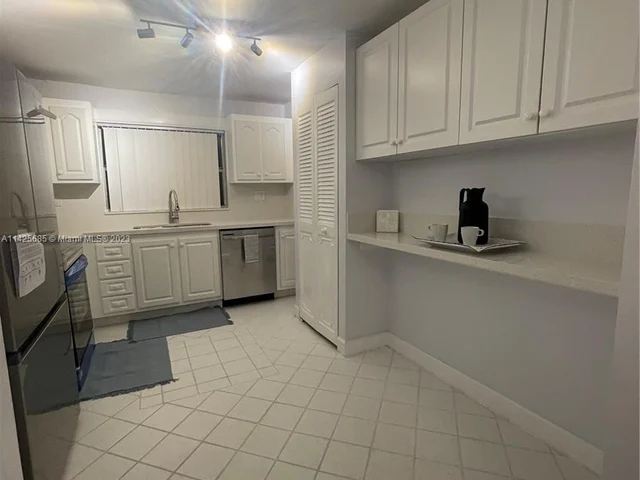 9201 Sunrise Lakes Blvd # 205, Sunrise FL 33322