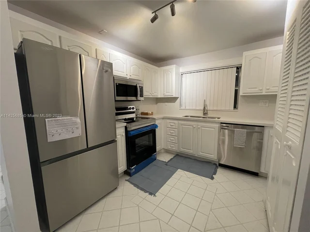 9201 Sunrise Lakes Blvd # 205, Sunrise FL 33322