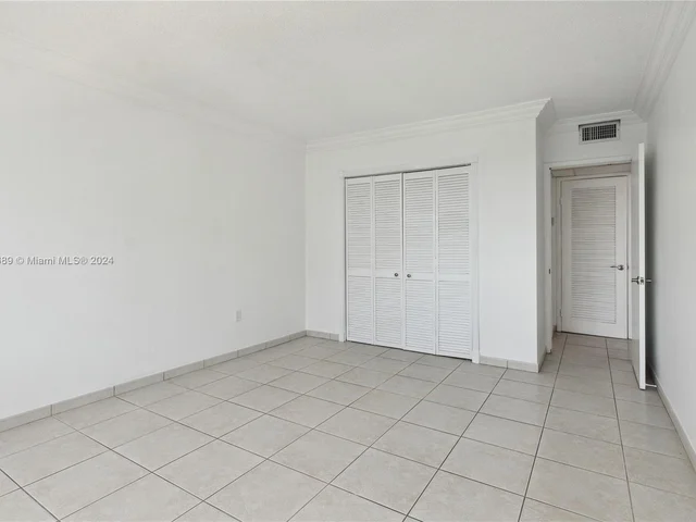 400 Kings Point Dr # 1502, Sunny Isles Beach FL 33160