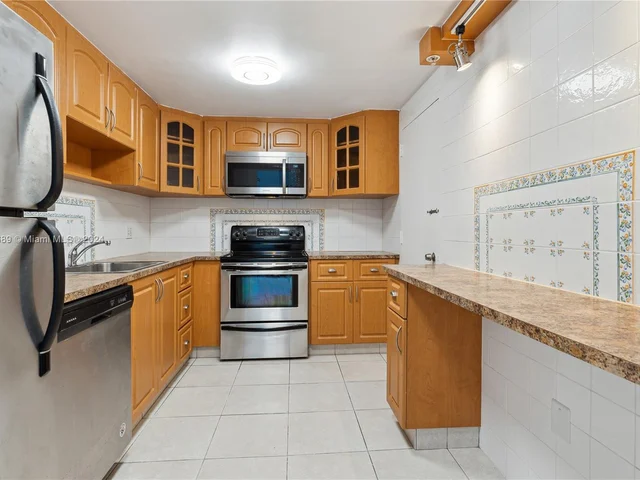 400 Kings Point Dr # 1502, Sunny Isles Beach FL 33160