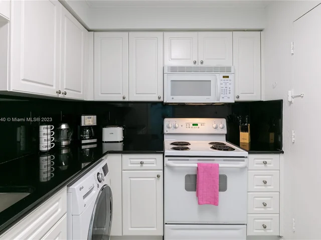 2501 S Ocean Dr, Hollywood FL 33019