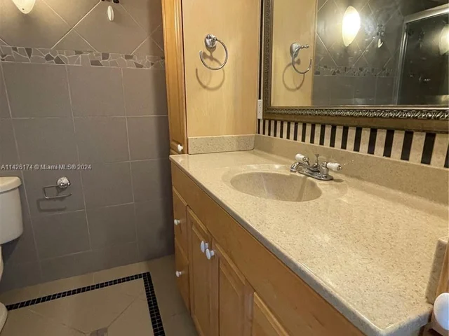 1770 NE 191st St # 1, Miami FL 33179