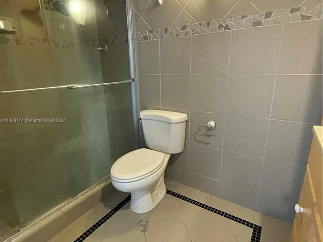 1770 NE 191st St # 1, Miami FL 33179