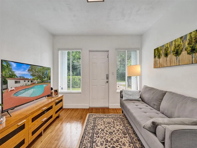 965 NE 130th St, North Miami FL 33161