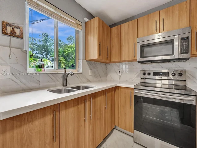 965 NE 130th St, North Miami FL 33161