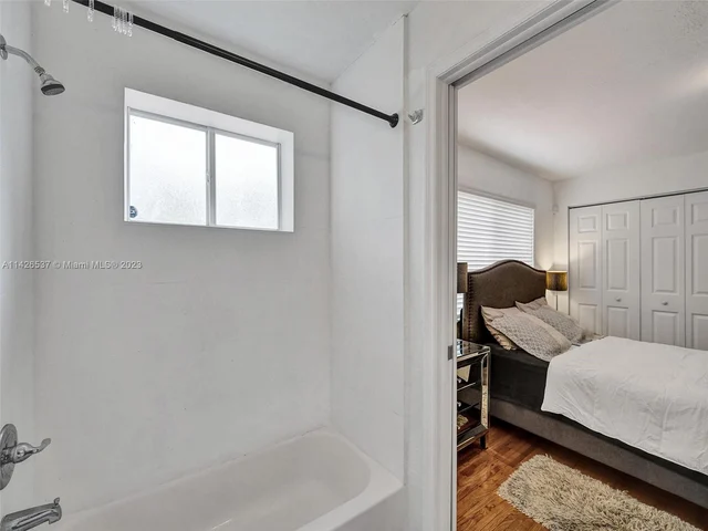 965 NE 130th St, North Miami FL 33161