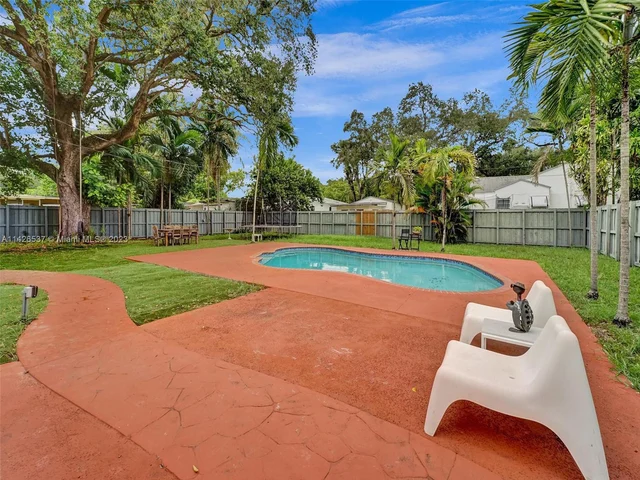 965 NE 130th St, North Miami FL 33161