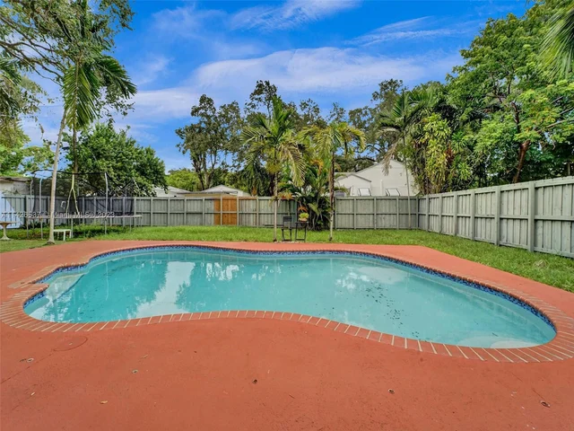 965 NE 130th St, North Miami FL 33161