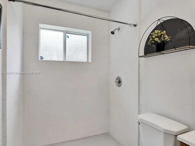 965 NE 130th St, North Miami FL 33161