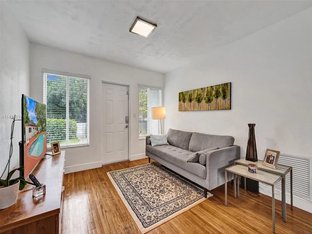 965 NE 130th St, North Miami FL 33161