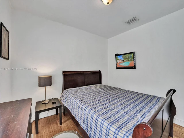 965 NE 130th St, North Miami FL 33161