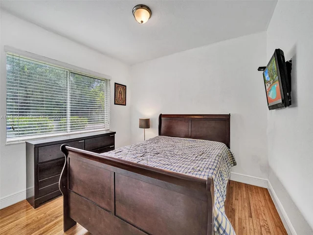 965 NE 130th St, North Miami FL 33161