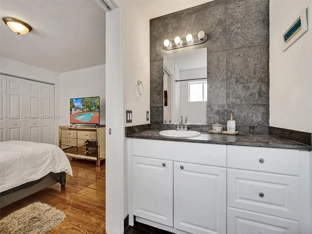 965 NE 130th St, North Miami FL 33161