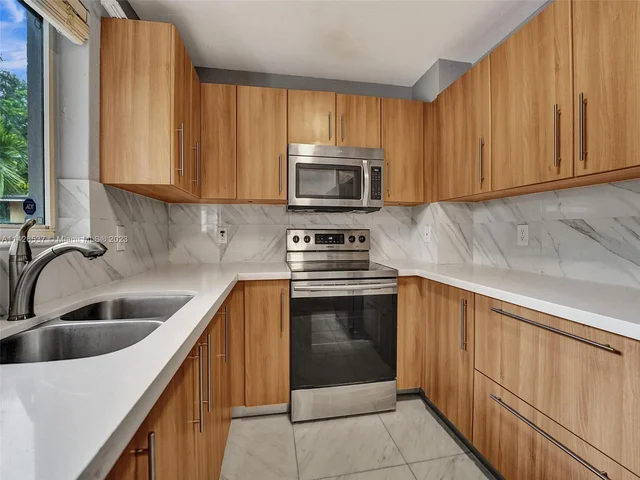 965 NE 130th St, North Miami FL 33161