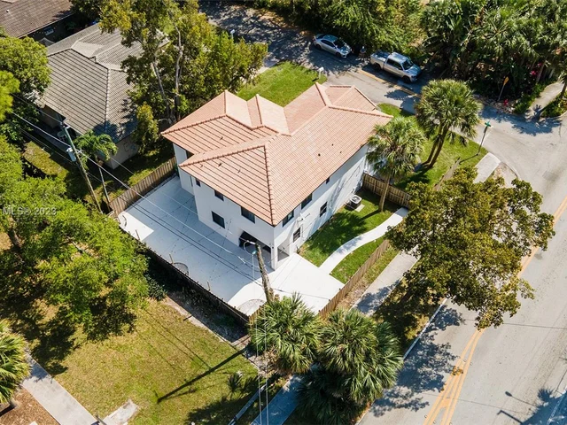 1451 SW 11th Pl, Fort Lauderdale FL 33312