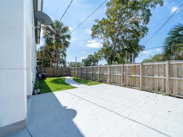 1451 SW 11th Pl, Fort Lauderdale FL 33312