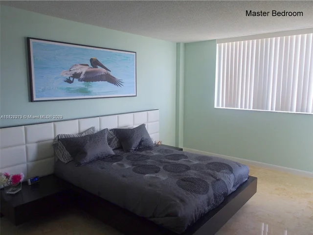 1833 S Ocean Dr # 1708, Hallandale Beach FL 33009