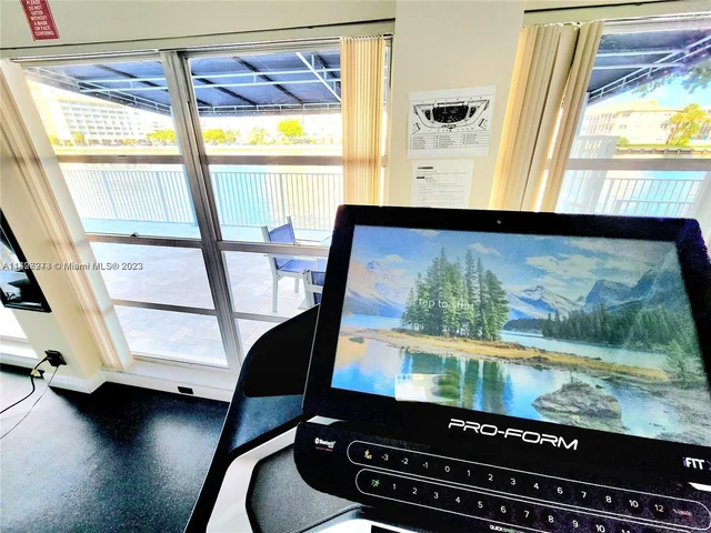 1833 S Ocean Dr # 1708, Hallandale Beach FL 33009