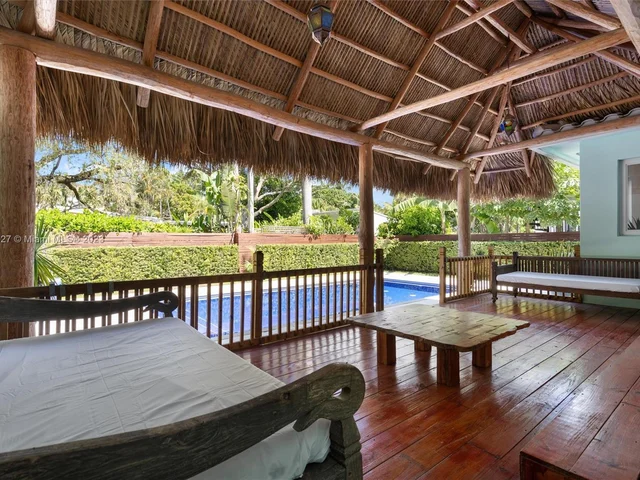 899 NE 71st St, Miami FL 33138