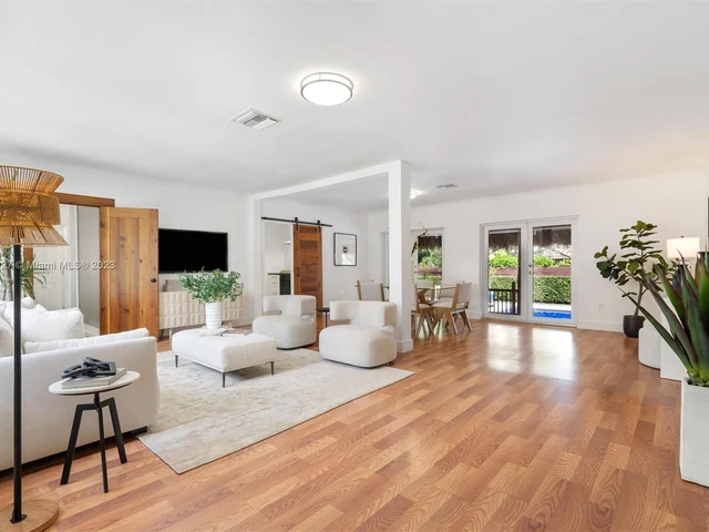 899 NE 71st St, Miami FL 33138