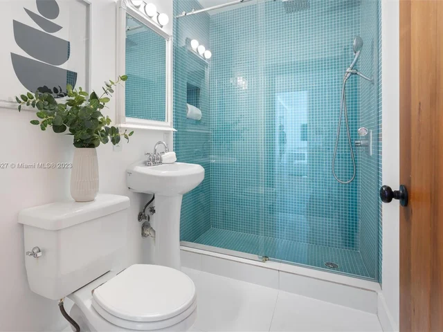 899 NE 71st St, Miami FL 33138