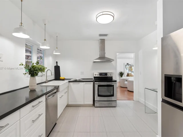 899 NE 71st St, Miami FL 33138